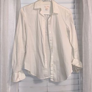 White button down collard shirt